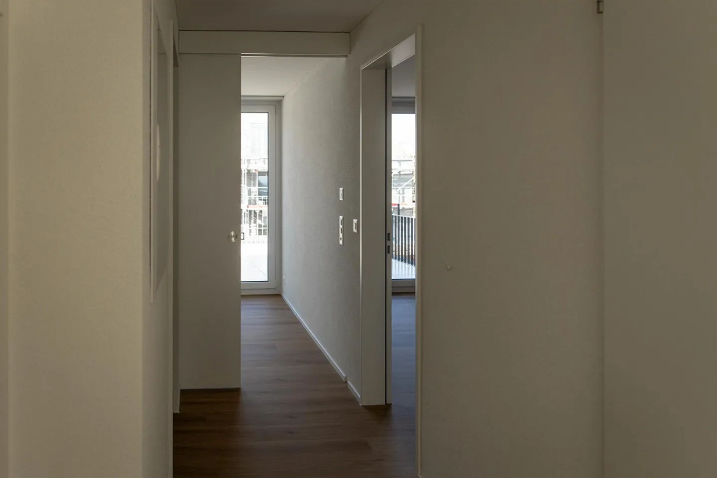 Appartamento attico di 3,5 stanze in edificio commerciale con due grandi terrazze - Foto 9 di 25