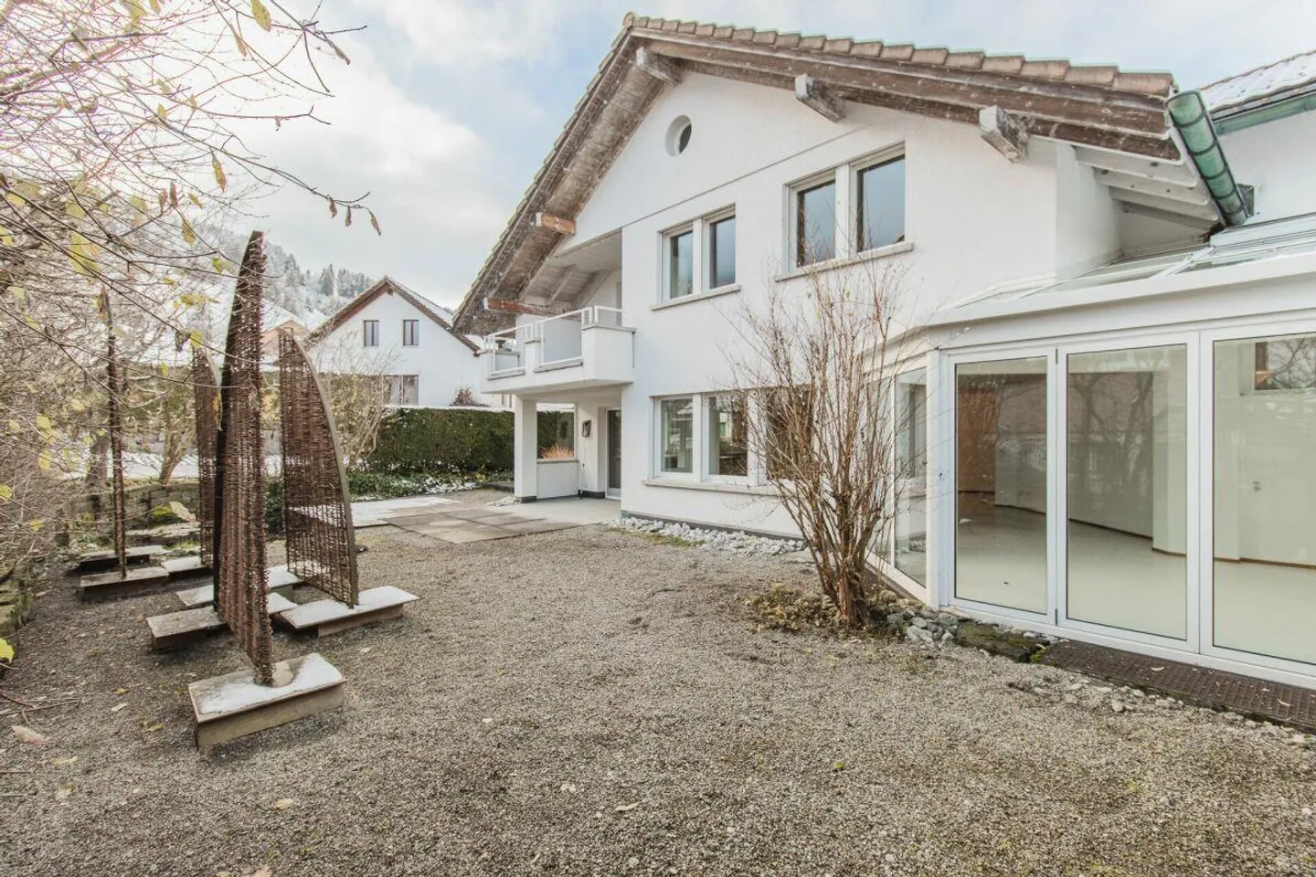 Space miracle in a family-friendly location - Modernized 6.5-room... - Photo 3 of 14