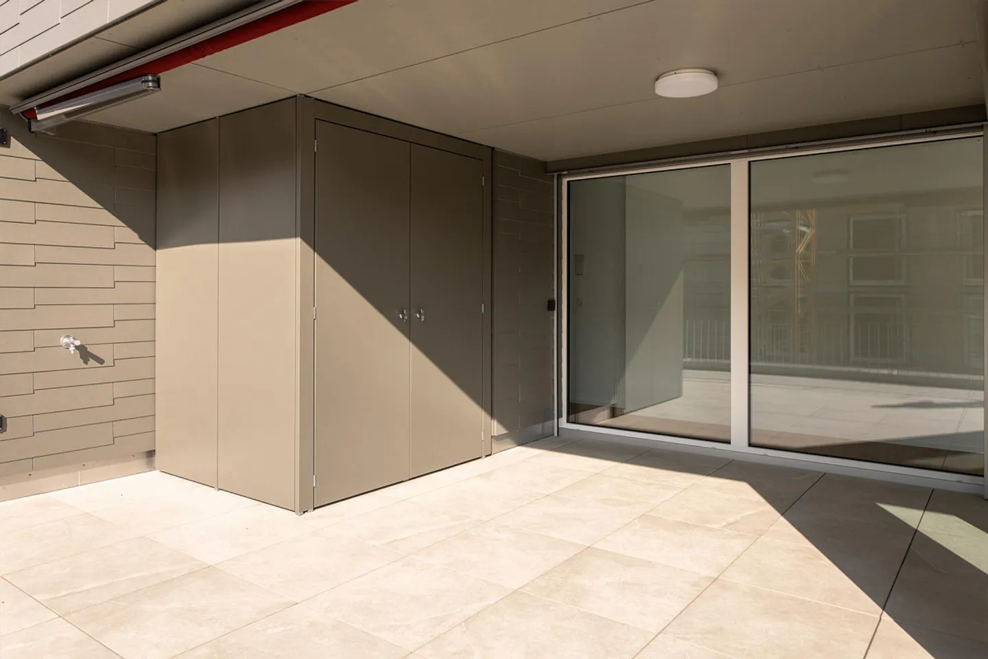 Appartamento attico di 3,5 stanze in edificio commerciale con due grandi terrazze - Foto 21 di 25