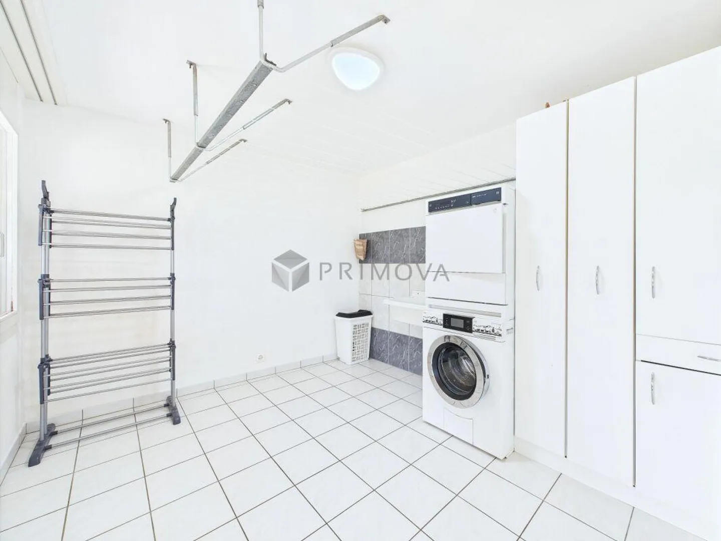 Emplacement de rêve haut au-dessus du lac : Grande maison avec une vue inoubliable - Photo 25 sur 30