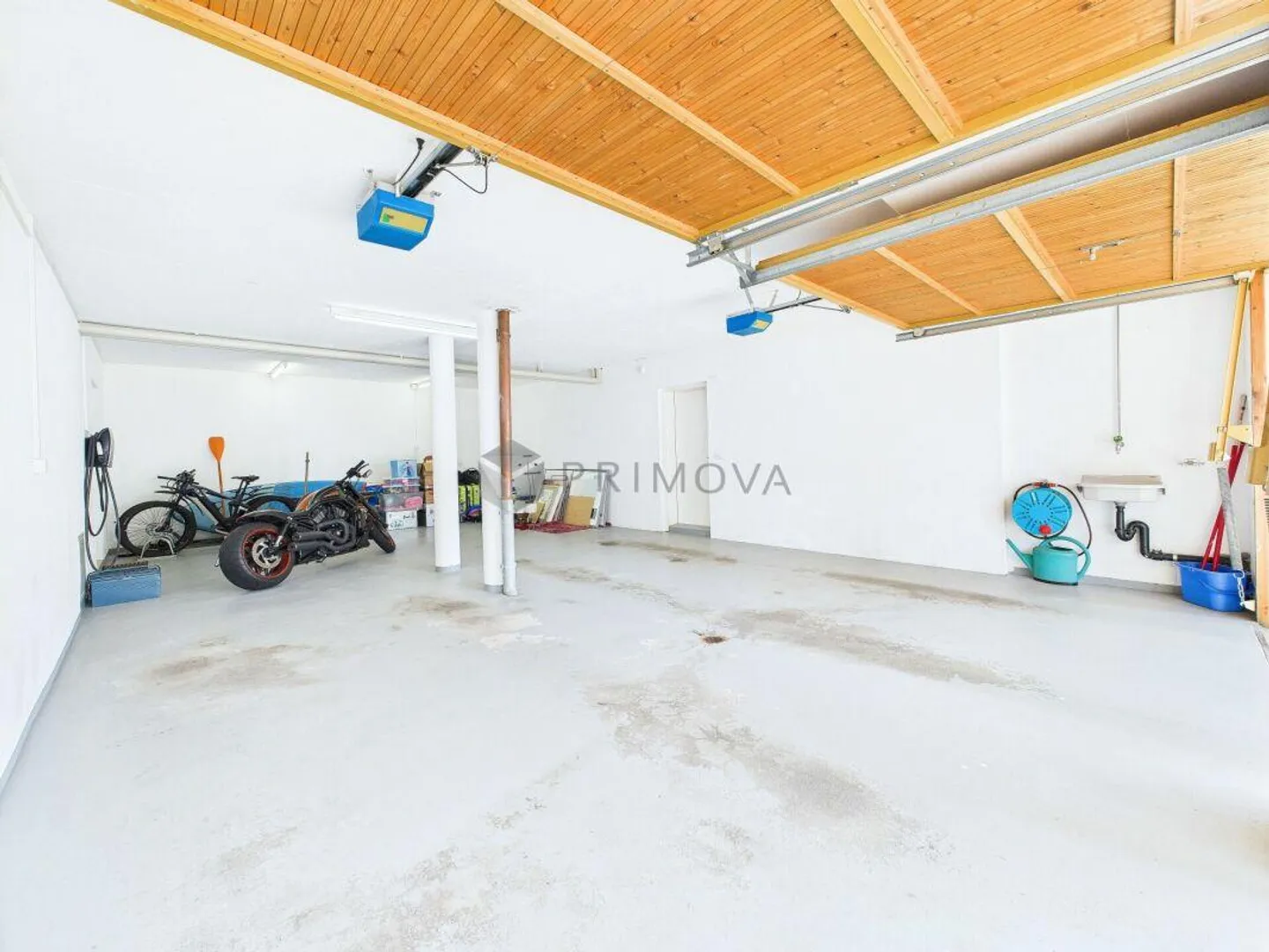 Emplacement de rêve haut au-dessus du lac : Grande maison avec une vue inoubliable - Photo 26 sur 30