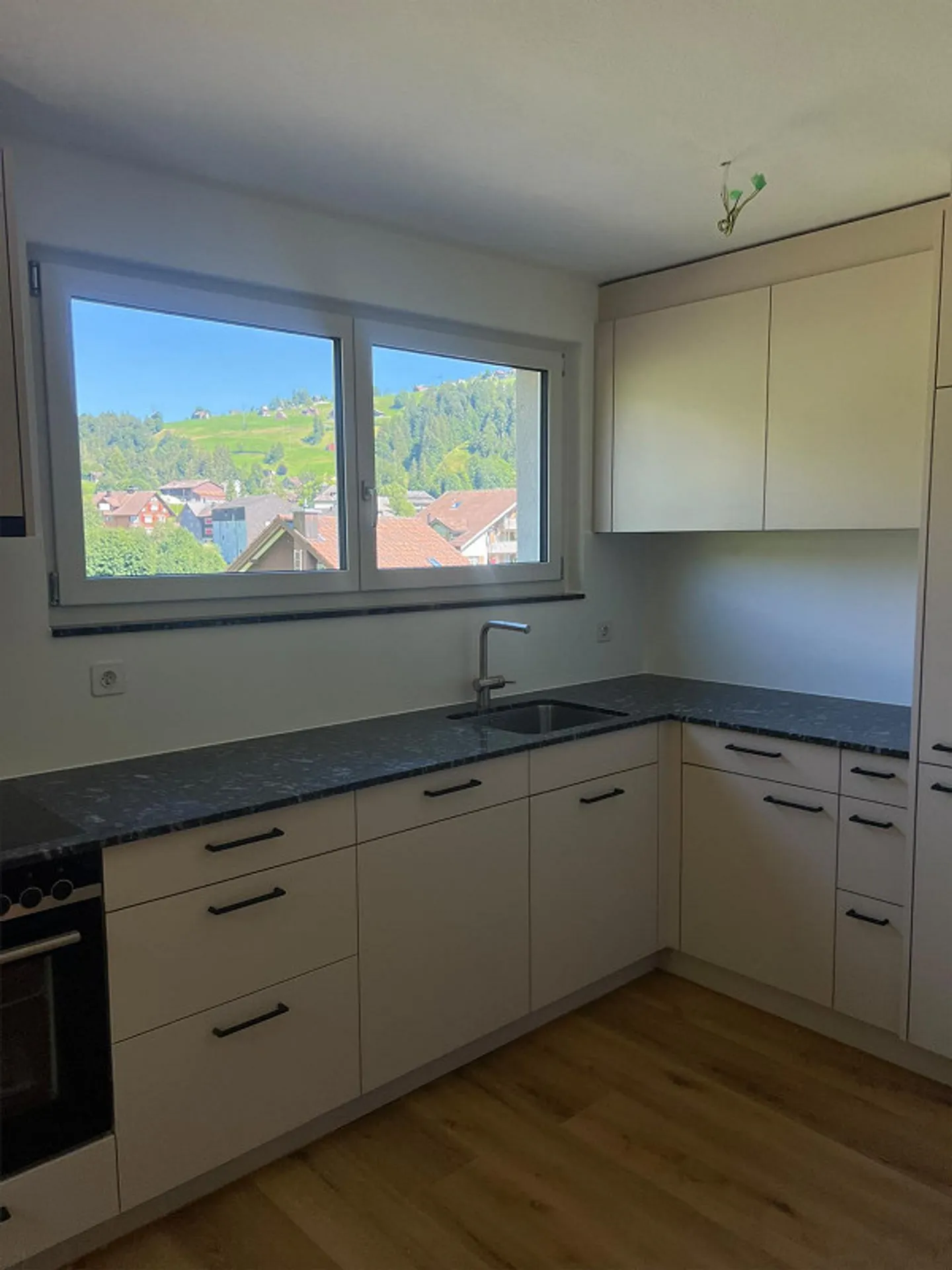 Freshly renovated, bright single-family house - Photo 6 of 11