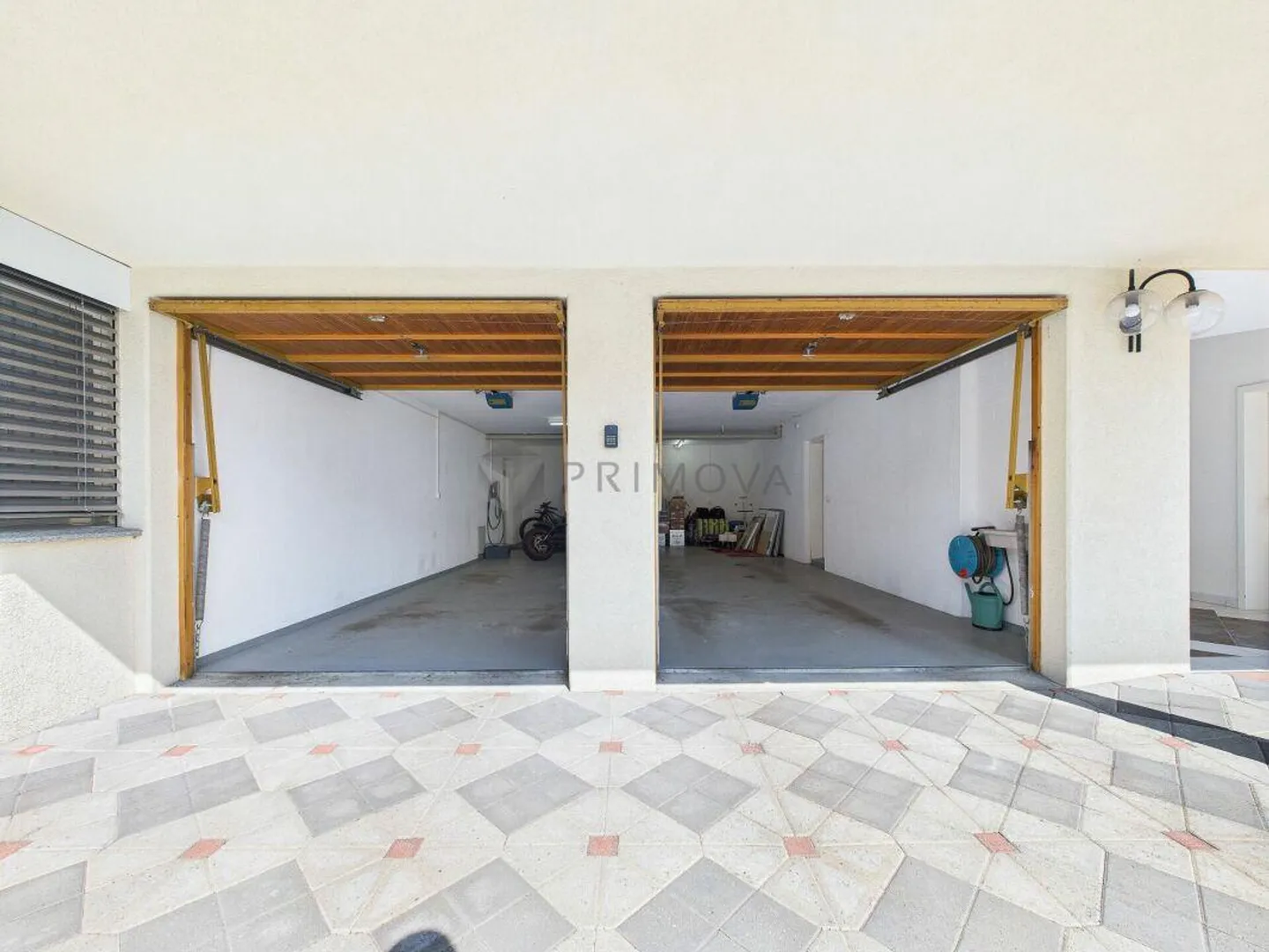 Emplacement de rêve haut au-dessus du lac : Grande maison avec une vue inoubliable - Photo 27 sur 30