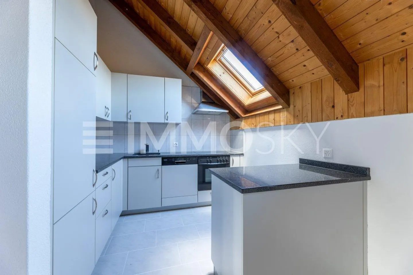 Appartement moderne avec balcons - Photo 3 sur 5