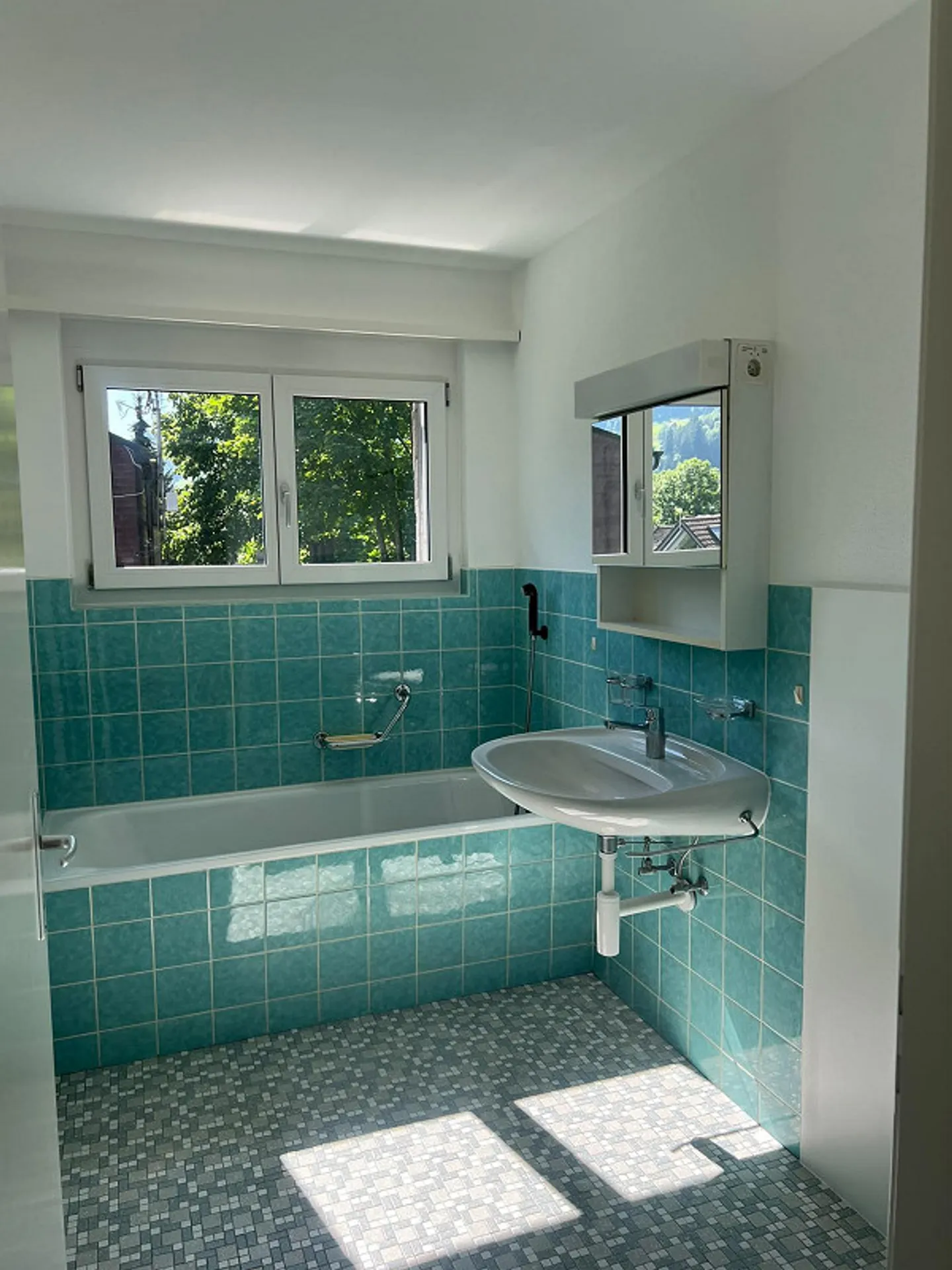 Freshly renovated, bright single-family house - Photo 4 of 11