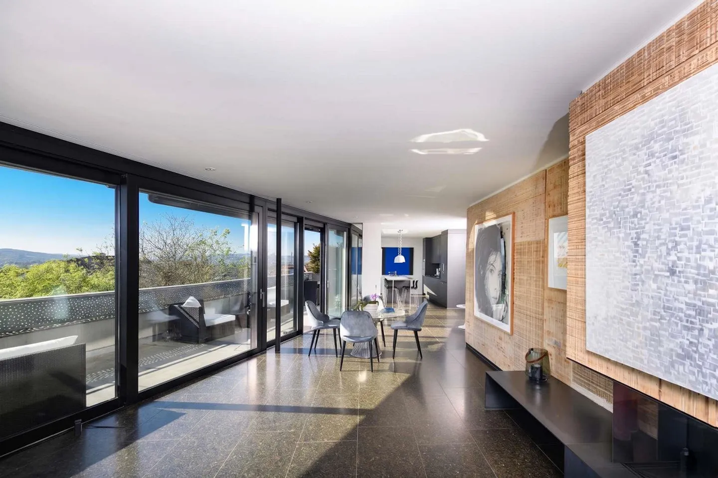 Extraordinary penthouse apartment with breathtaking views - Photo 2 of 13
