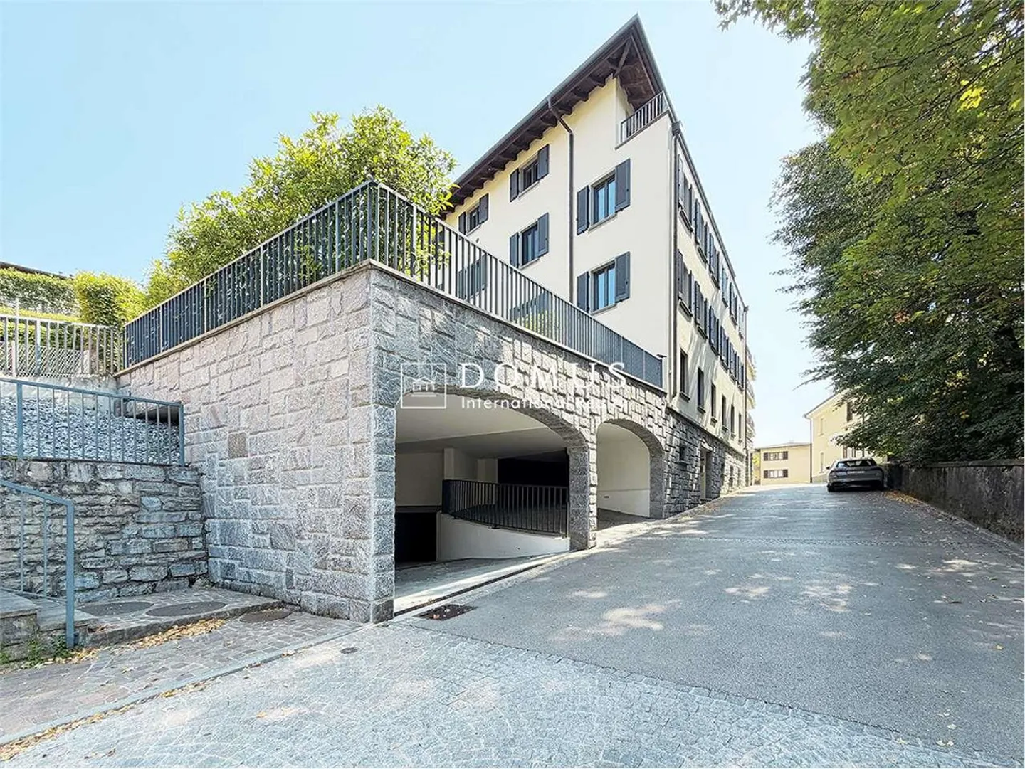 Elegante 2,5 Zimmer mit Galerie in Montagnola - Foto 1 von 12