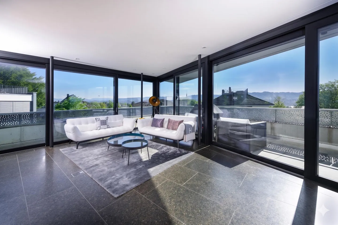 Extraordinary penthouse apartment with breathtaking views - Photo 7 of 13