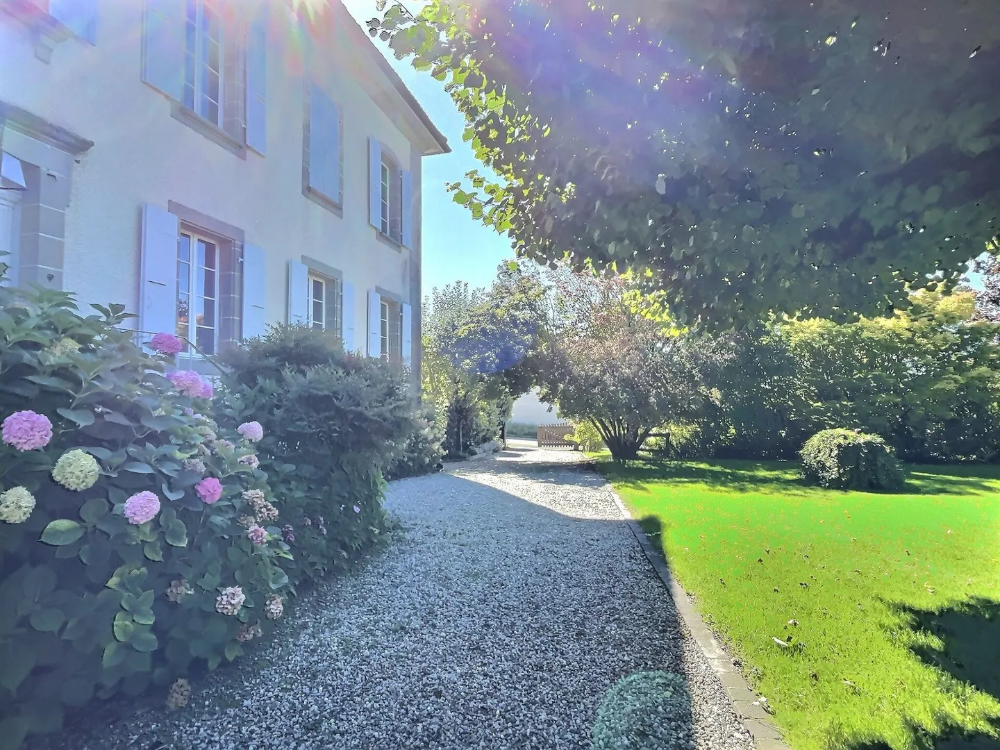 Mont-sur-Lausanne: Geräumige 2.5-Zimmer-Wohnung in einem ruhigen Herrenhaus! - Foto 2 von 10