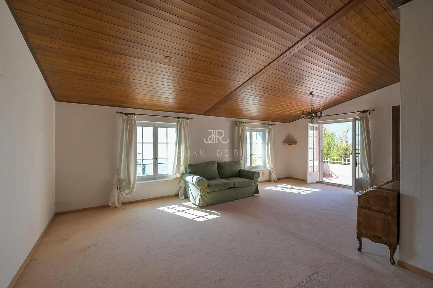 Charming House with a View - Photo 8 of 9