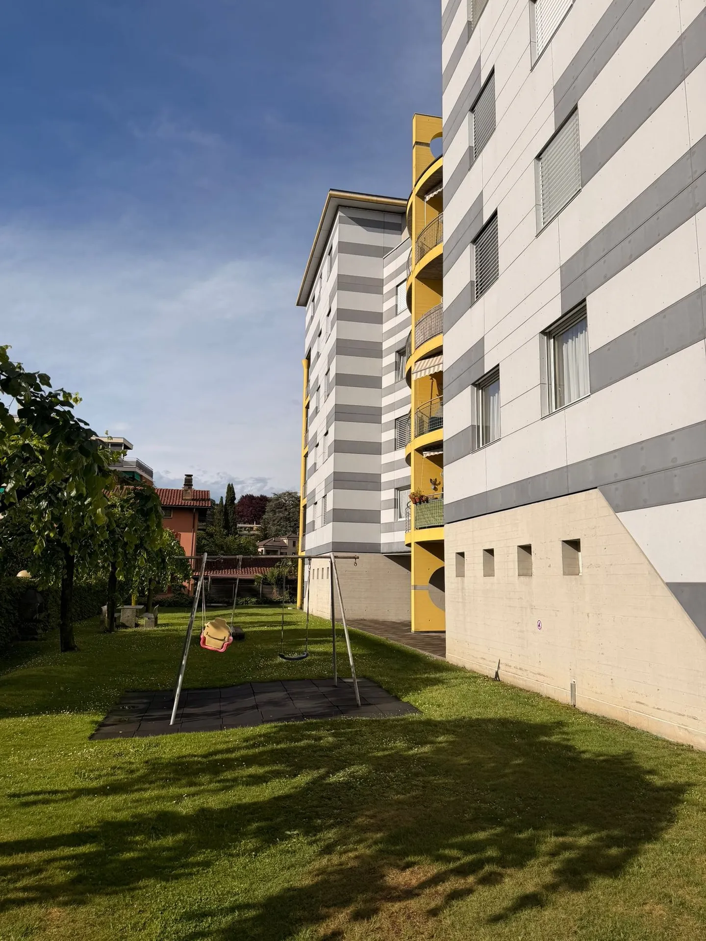 MASSAGNO - AMPIO APPARTAMENTO DI 4.5 STANZE IN AFFITTO - Foto 2 di 2