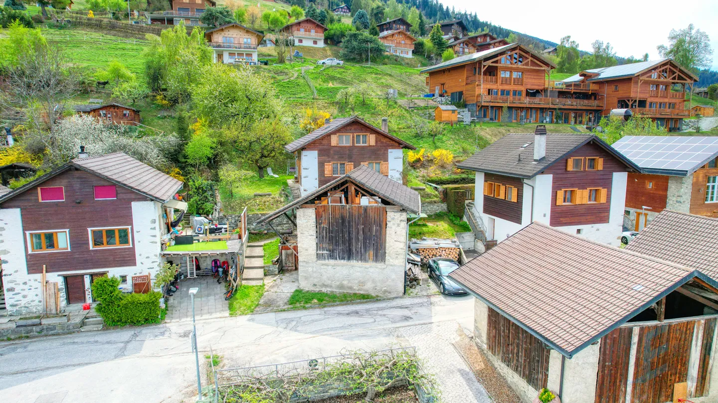 EXKLUSIVITÄT Prachtvolles 4 ½-Zimmer-Chalet mit Panoramablick in Erdesson - Foto 1 von 16