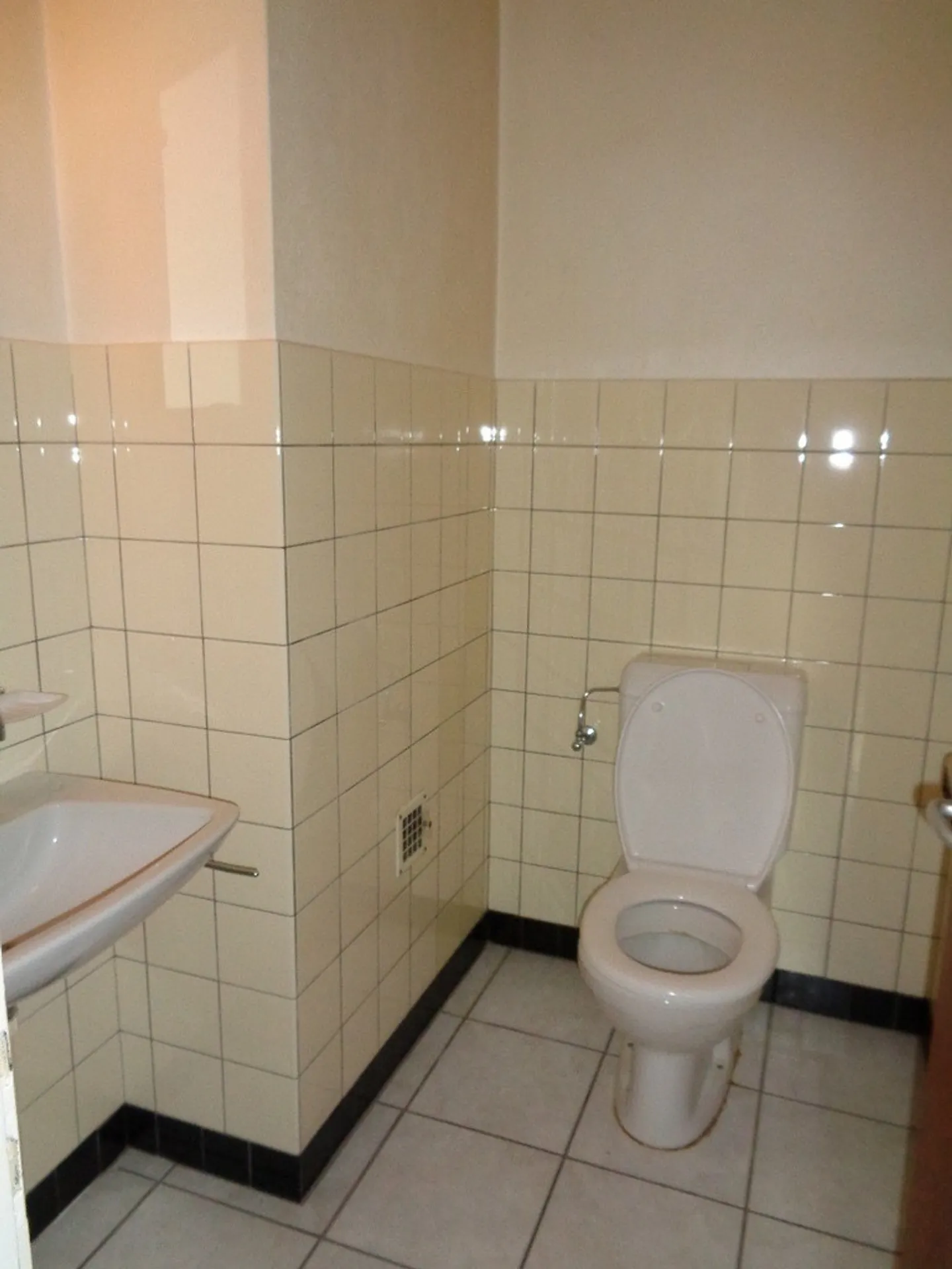 2 winter gardens with countryside view - Photo 11 of 12