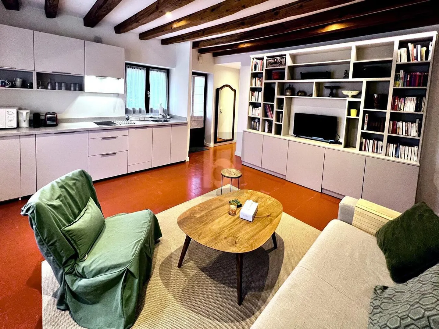 Appartement Charmant dans Bâtisse Historique - Photo 2 sur 6