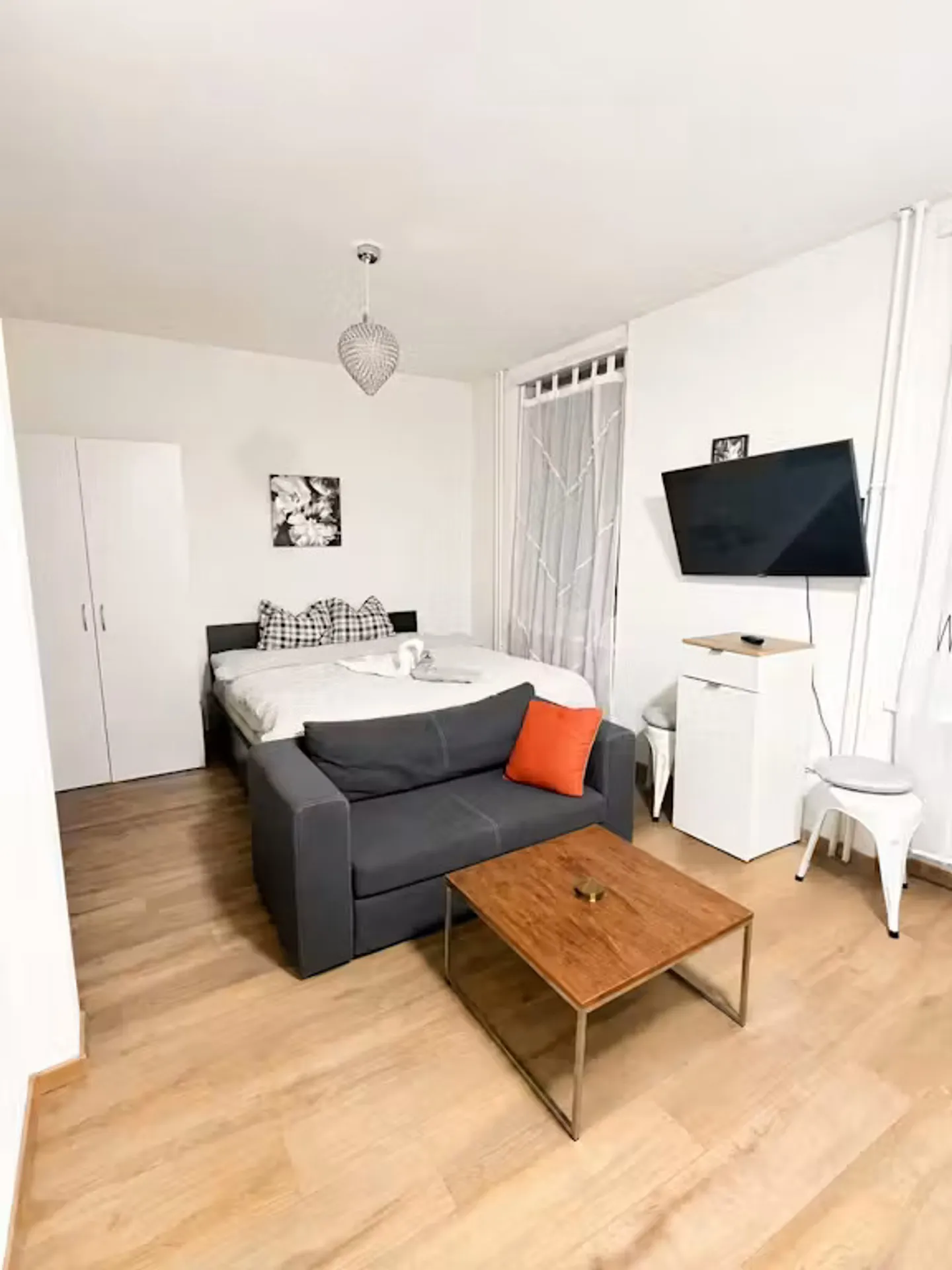 Charmantes Chalet in Zürich - Foto 1 von 10