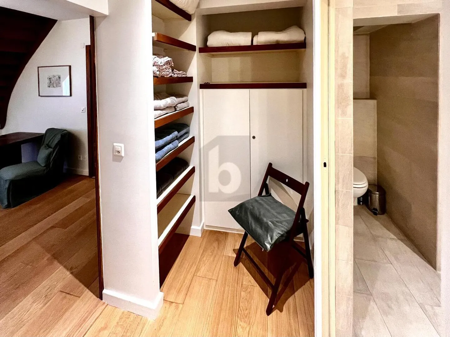 Appartement Charmant dans Bâtisse Historique - Photo 4 sur 6