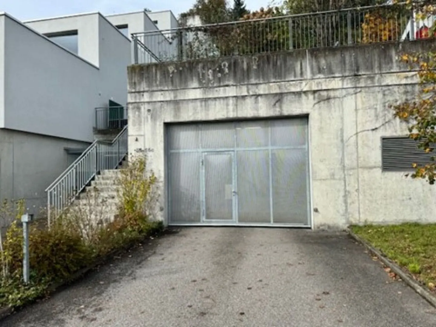 Einstellhallenplatz zu vermieten! - Foto 1 von 2