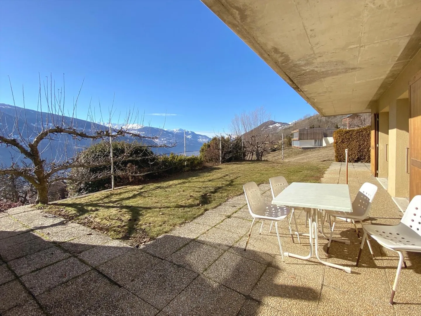 Villa - Photo 2 of 28