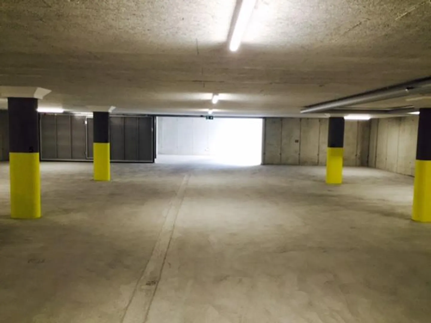 Tiefgaragenplatz zu vermieten - Foto 2 von 2