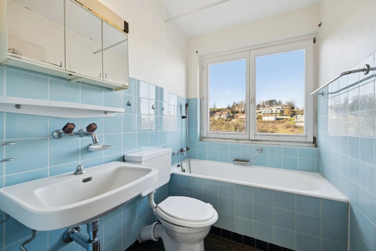 House of two apartments with great potential for transformations - Photo 7 of 11