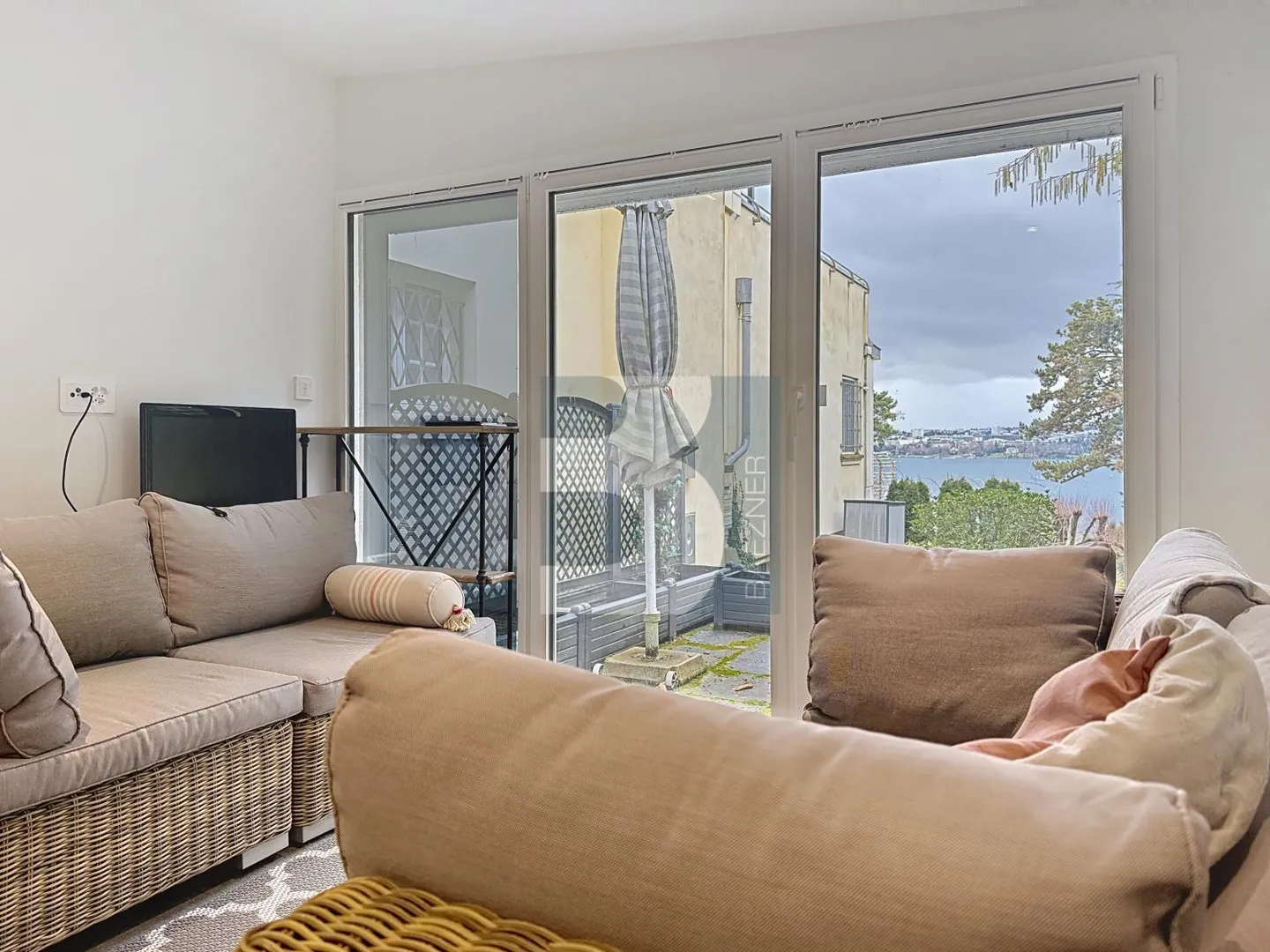 Appartement Meublé avec Terrasse - Photo 1 sur 6