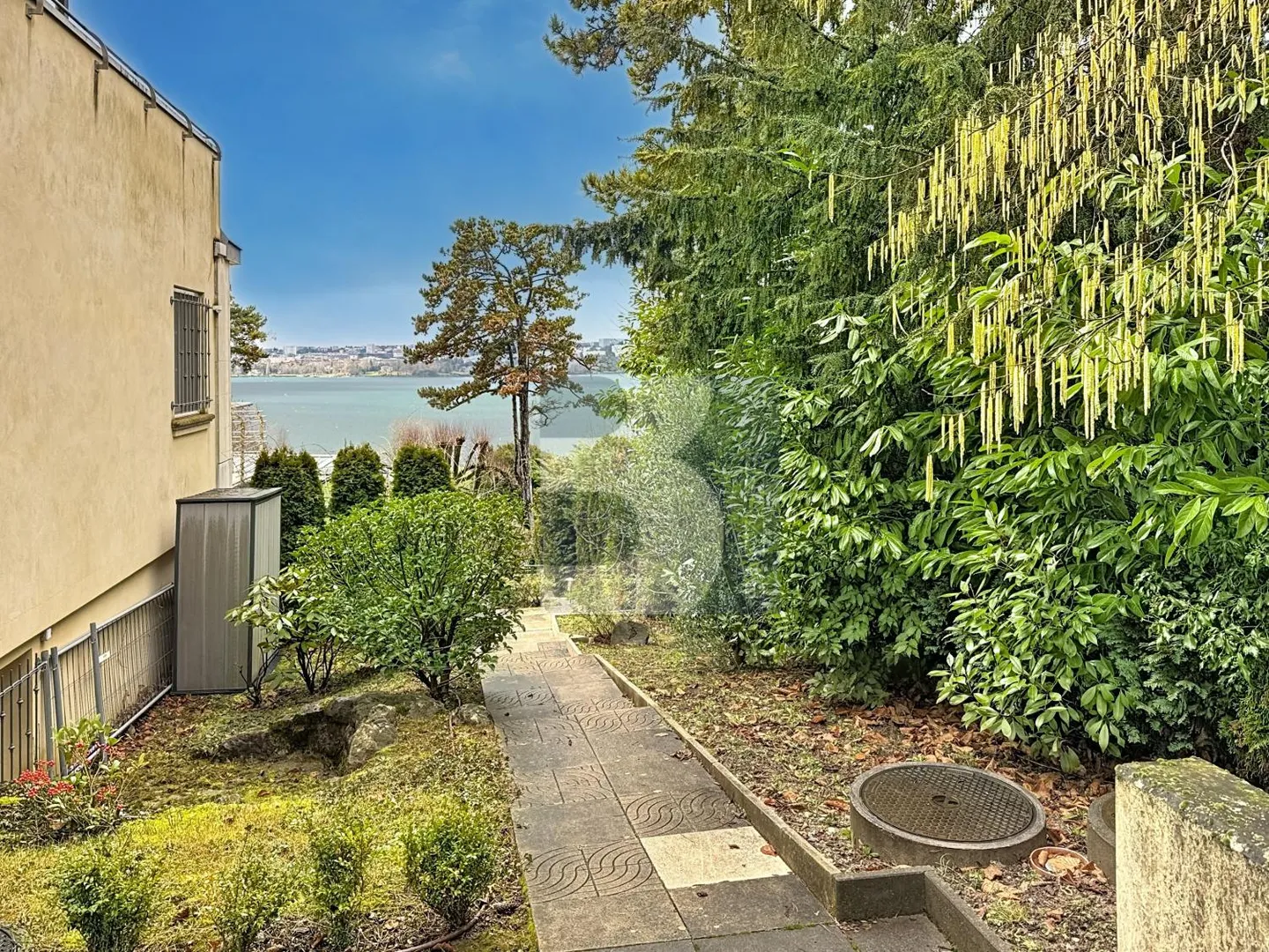 Appartement Meublé avec Terrasse - Photo 2 sur 6