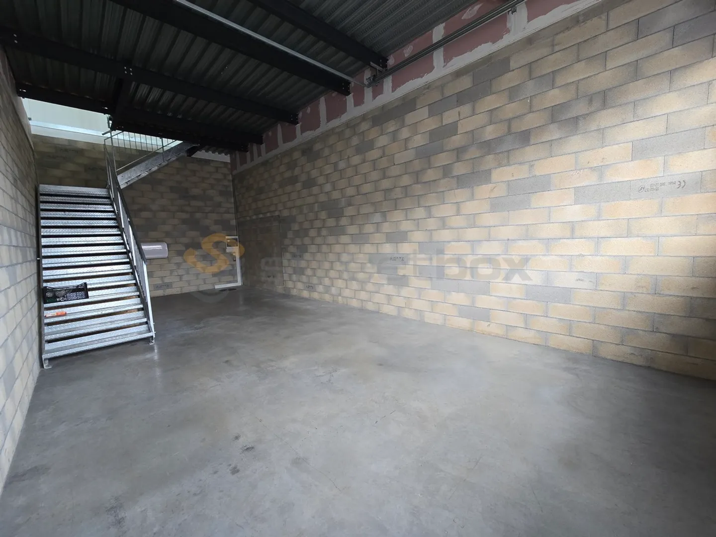 Streetbox double of 230 m2 very well located! Box n°52+53 - Photo 4 of 9