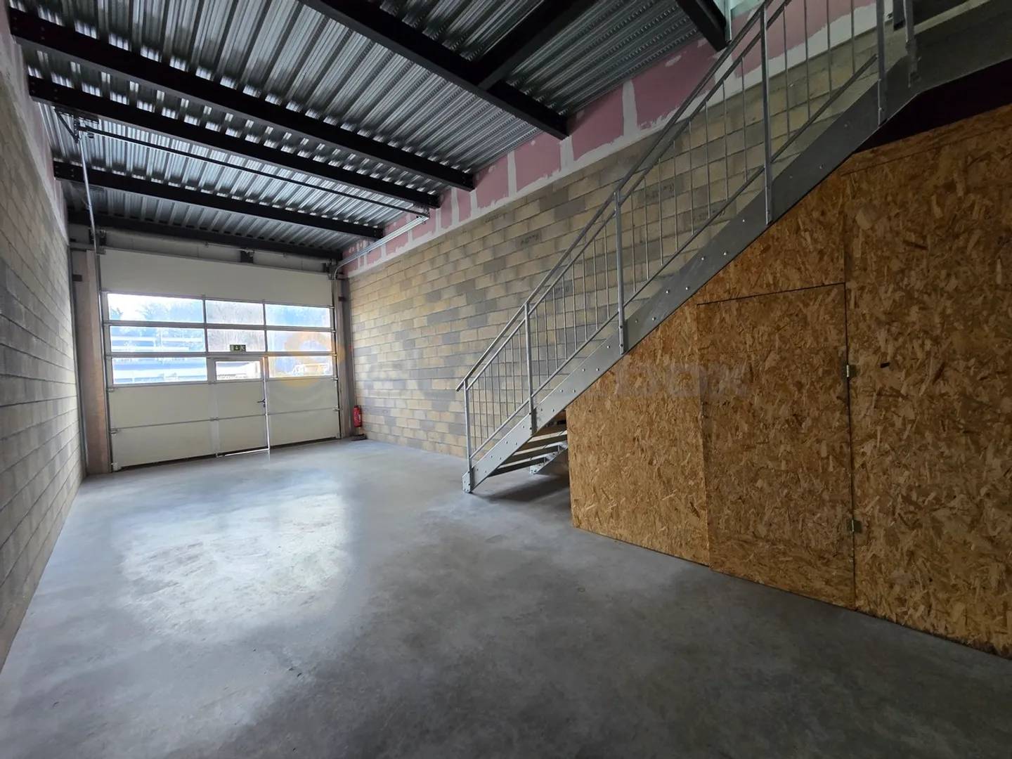 Streetbox double of 230 m2 very well located! Box n°52+53 - Photo 5 of 9