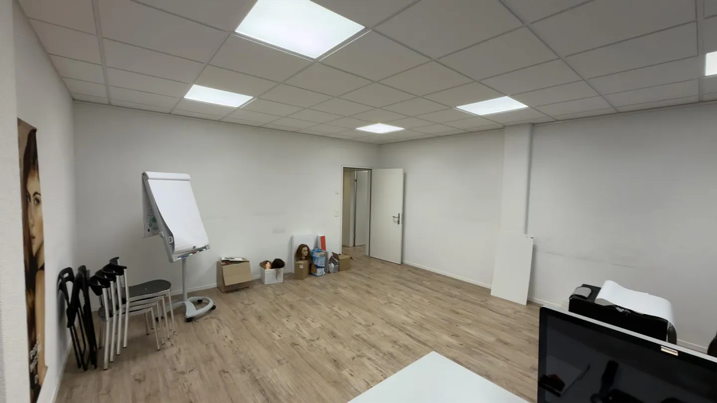 Espace de bureau et commercial central à louer à Urdorf - Photo 12 sur 13