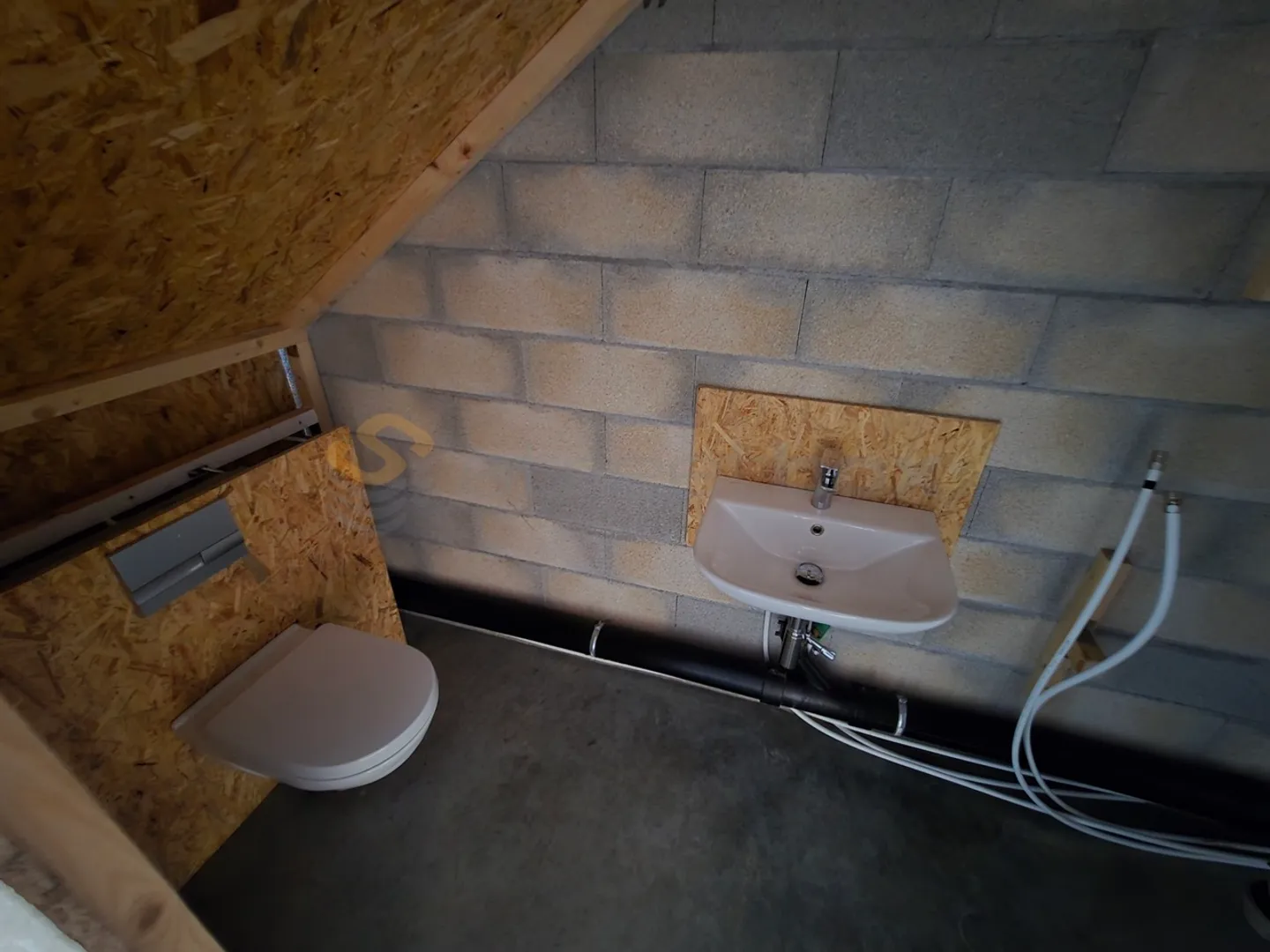 Streetbox double of 230 m2 very well located! Box n°52+53 - Photo 6 of 9