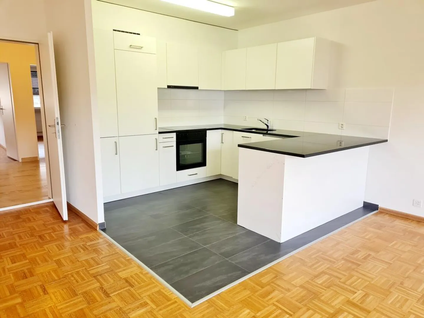 Bright 3.5-room apartment with a view of greenery - Photo 2 of 11