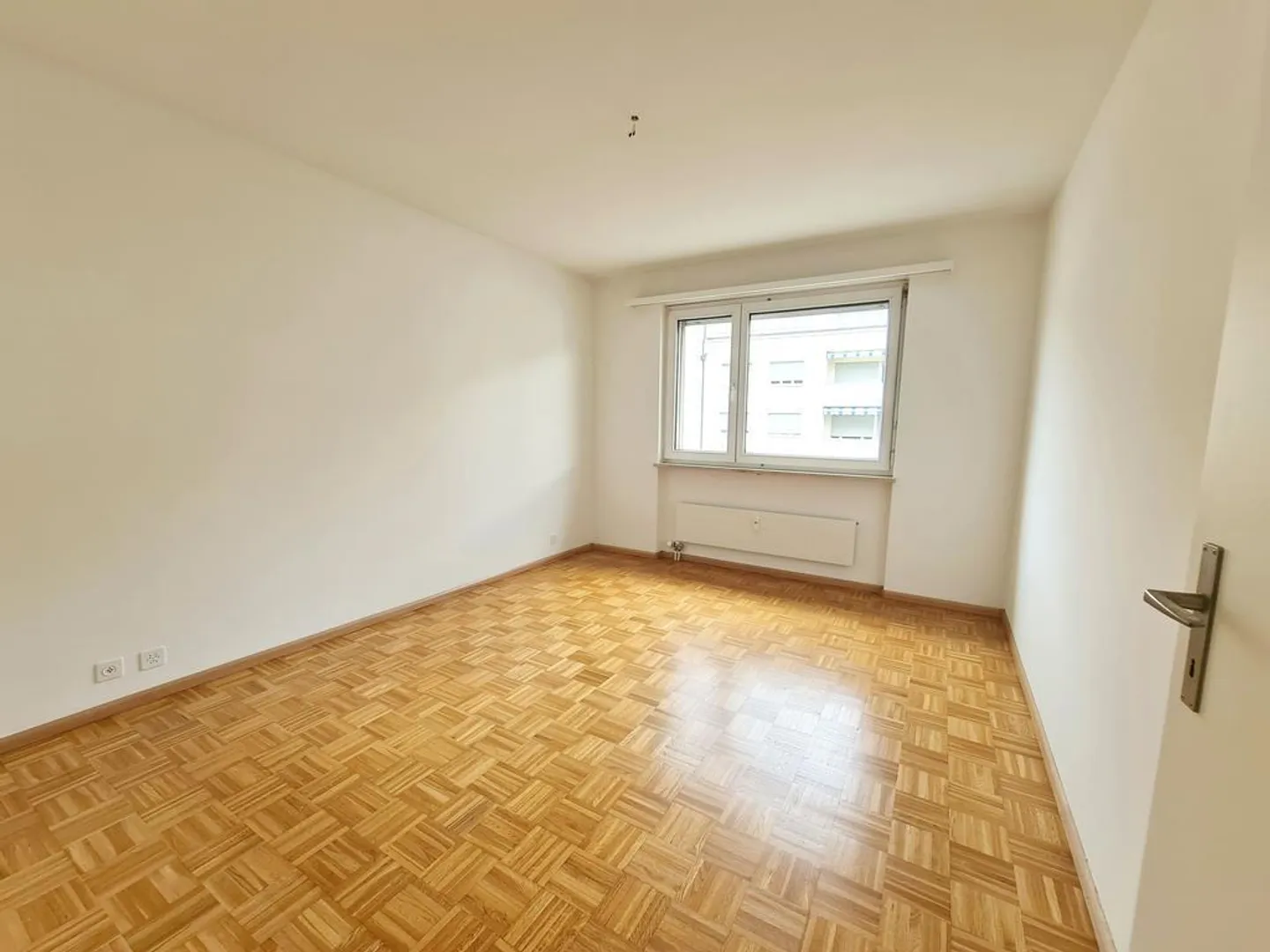 Bright 3.5-room apartment with a view of greenery - Photo 7 of 11