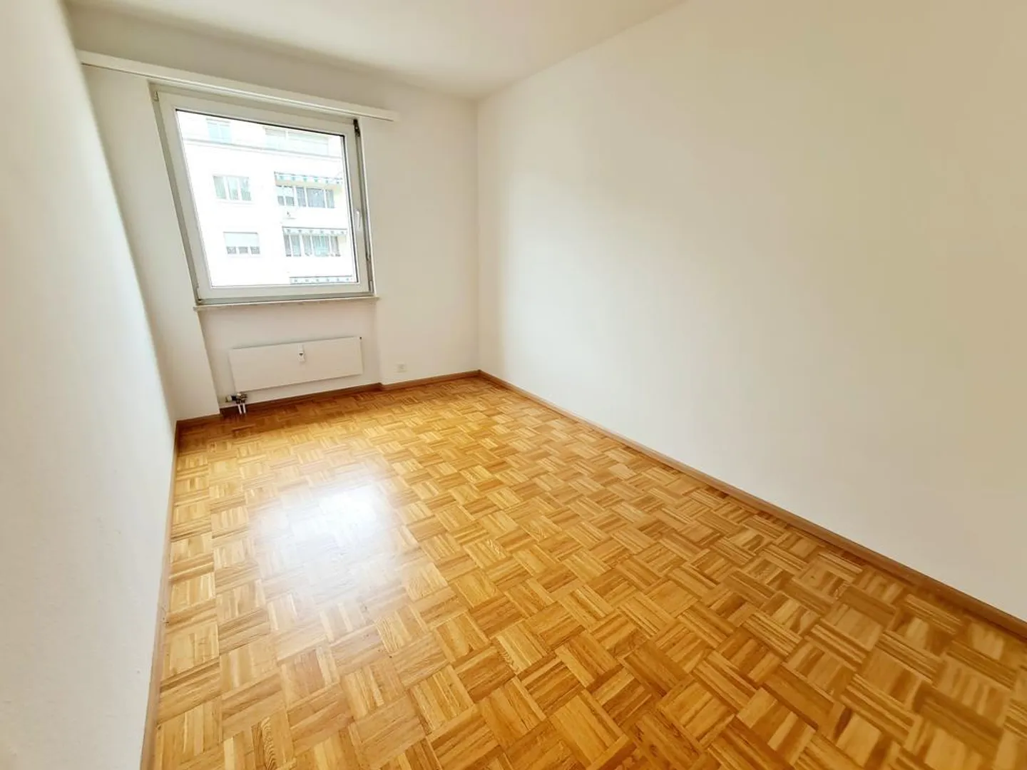 Bright 3.5-room apartment with a view of greenery - Photo 8 of 11