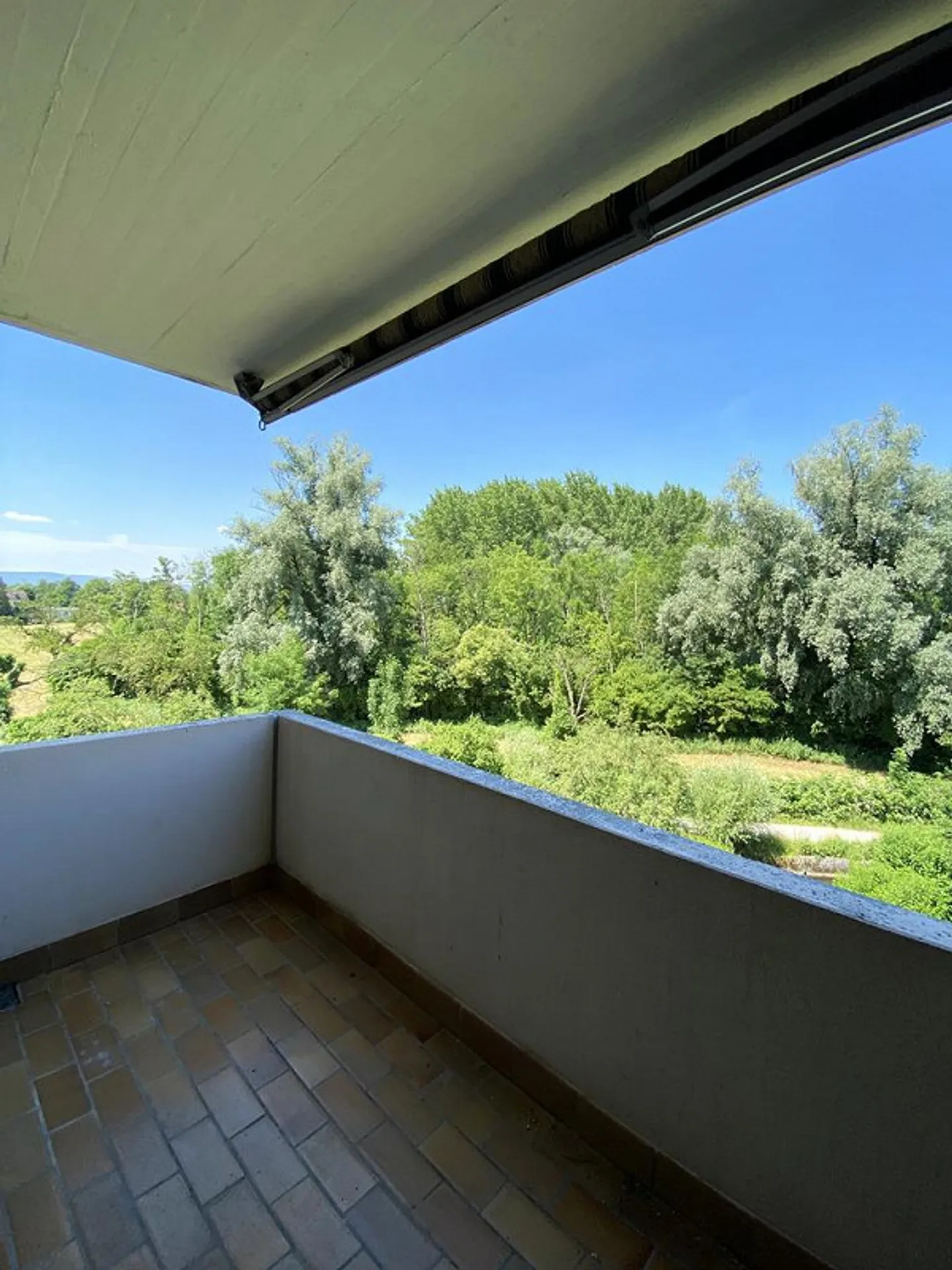 Bright 3.5-room apartment with a view of greenery - Photo 10 of 11