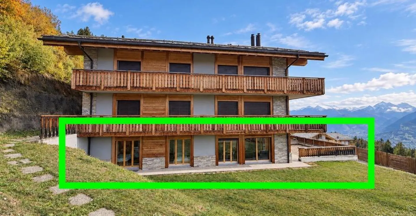 Stunning Ski-in/Ski-out Apartment - Photo 2 of 13
