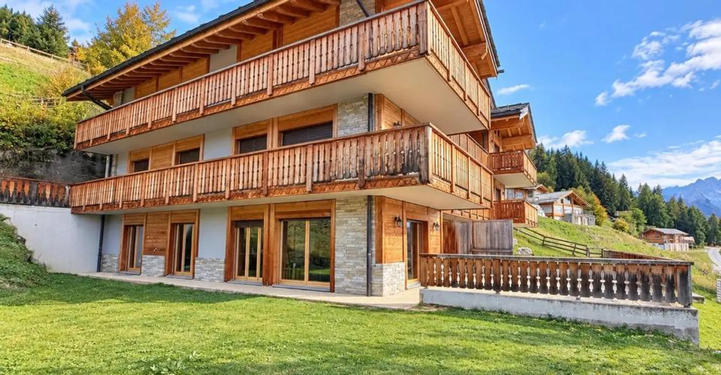 Stunning Ski-in/Ski-out Apartment - Photo 6 of 13