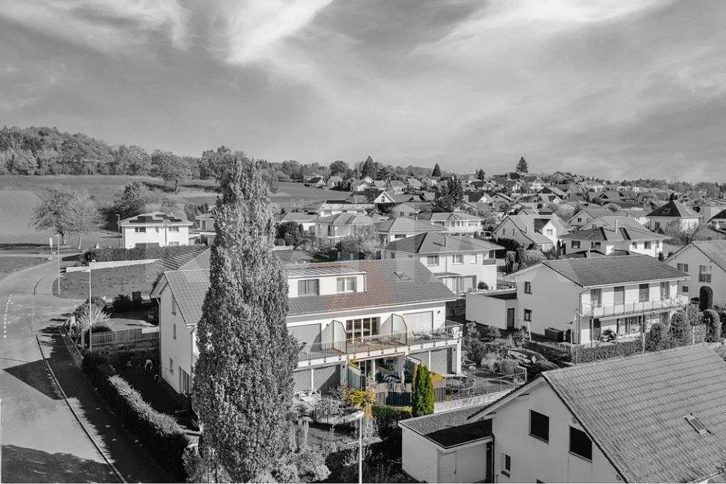 Just right - Single-family house plus 2 underground parking spaces - Photo 2 of 11