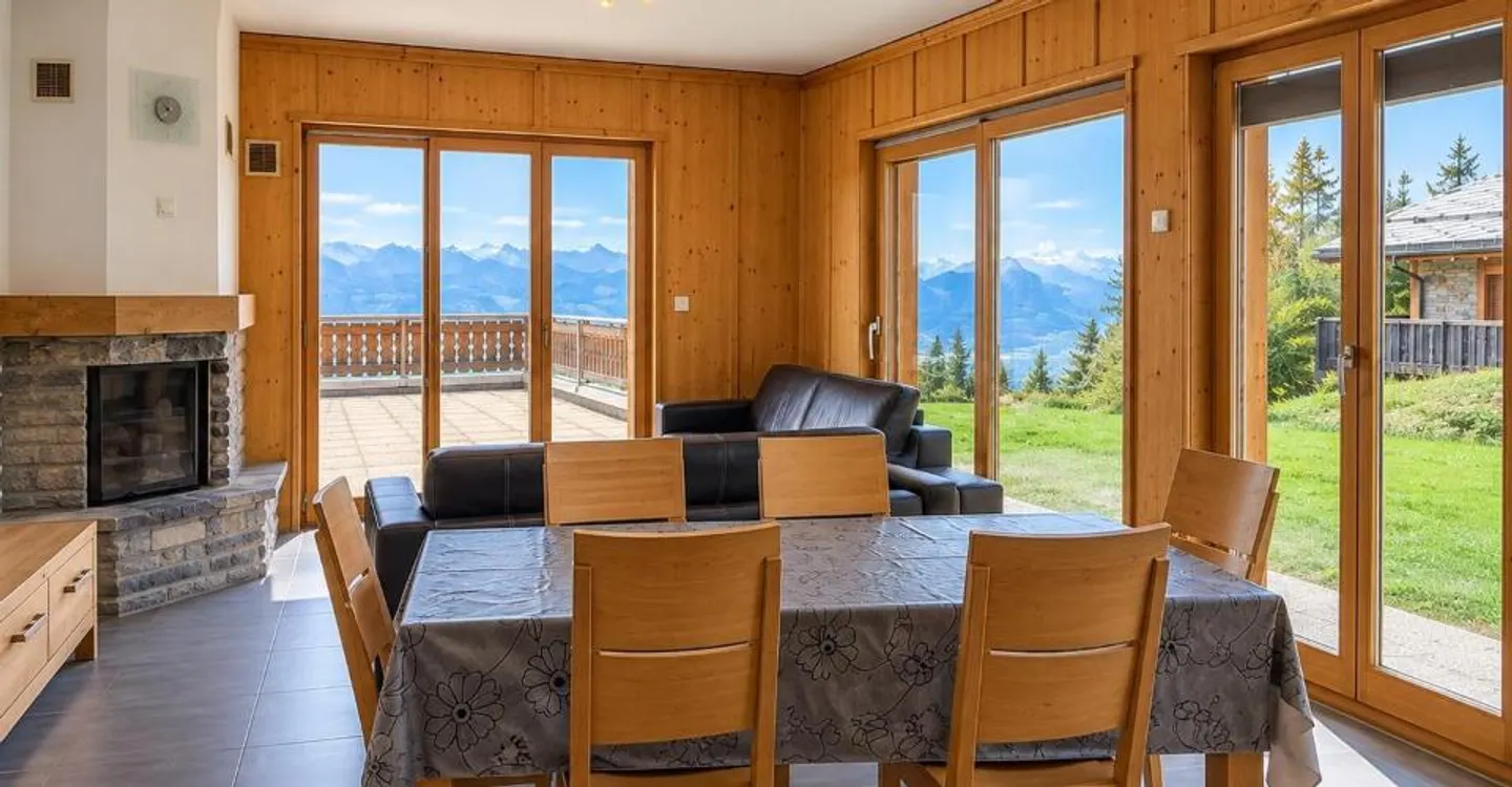 Stunning Ski-in/Ski-out Apartment - Photo 7 of 13