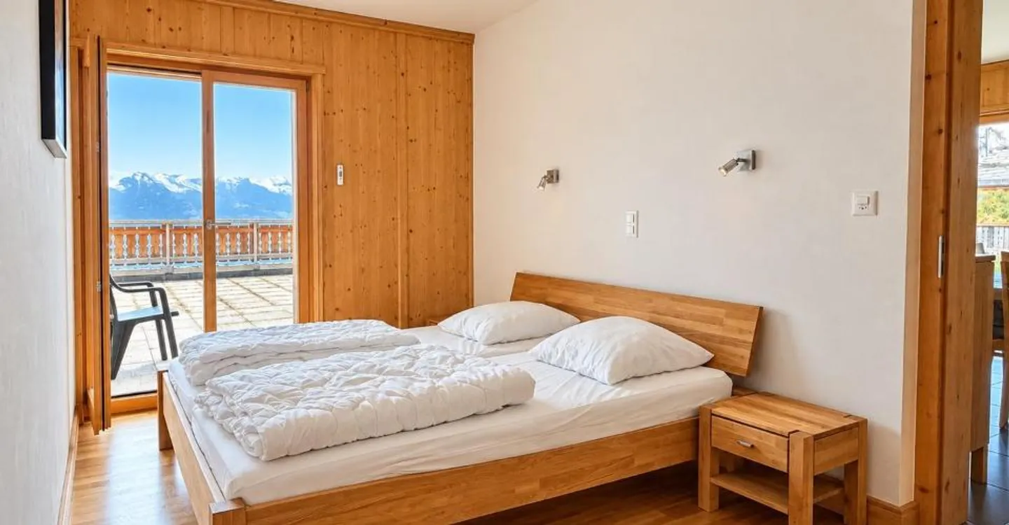 Stunning Ski-in/Ski-out Apartment - Photo 13 of 13