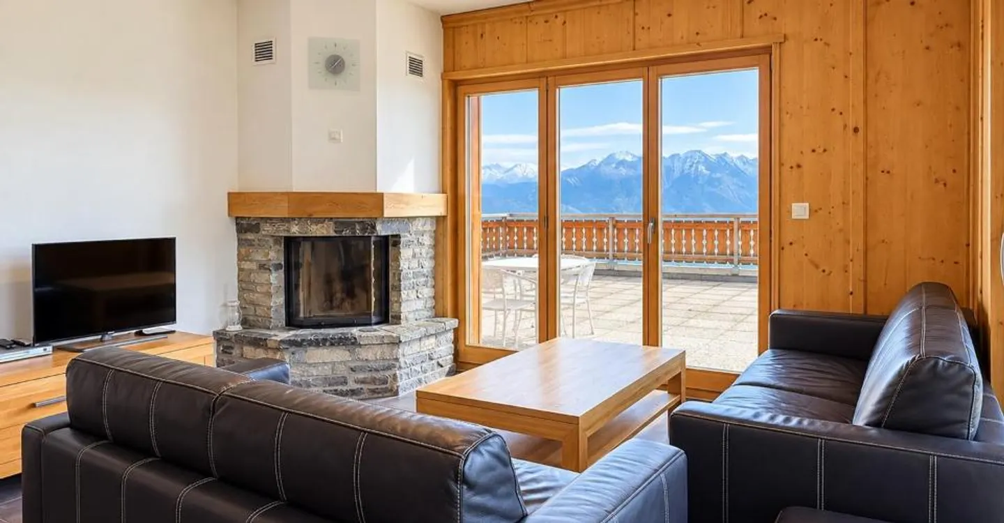 Stunning Ski-in/Ski-out Apartment - Photo 8 of 13
