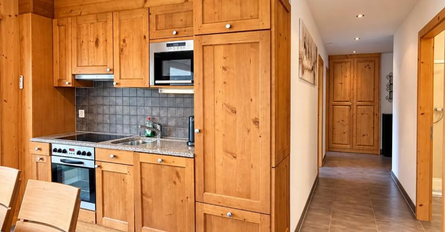 Stunning Ski-in/Ski-out Apartment - Photo 10 of 13