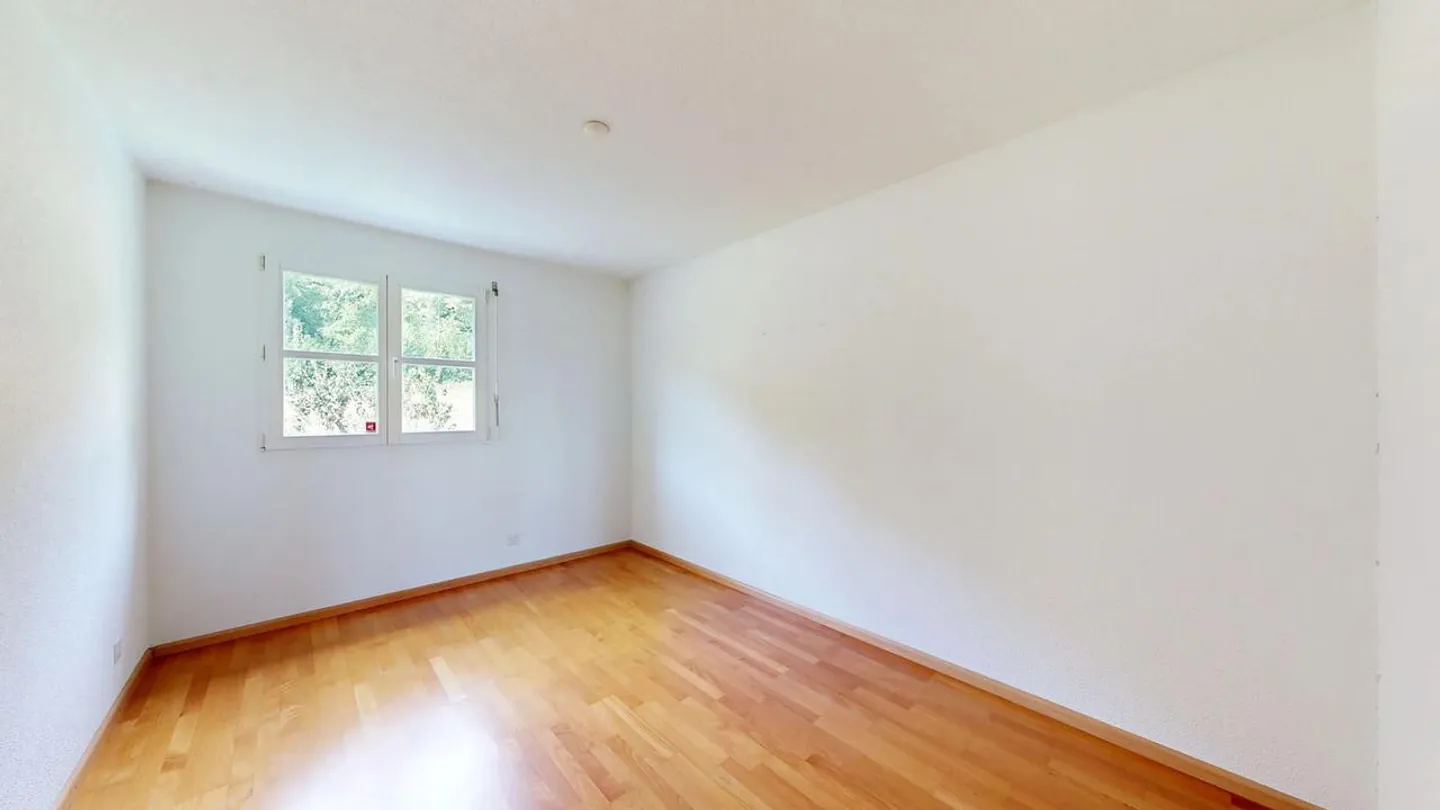 Bright 5.5-room semi-detached house with carport and two outdoor parking spaces - Photo 6 of 14