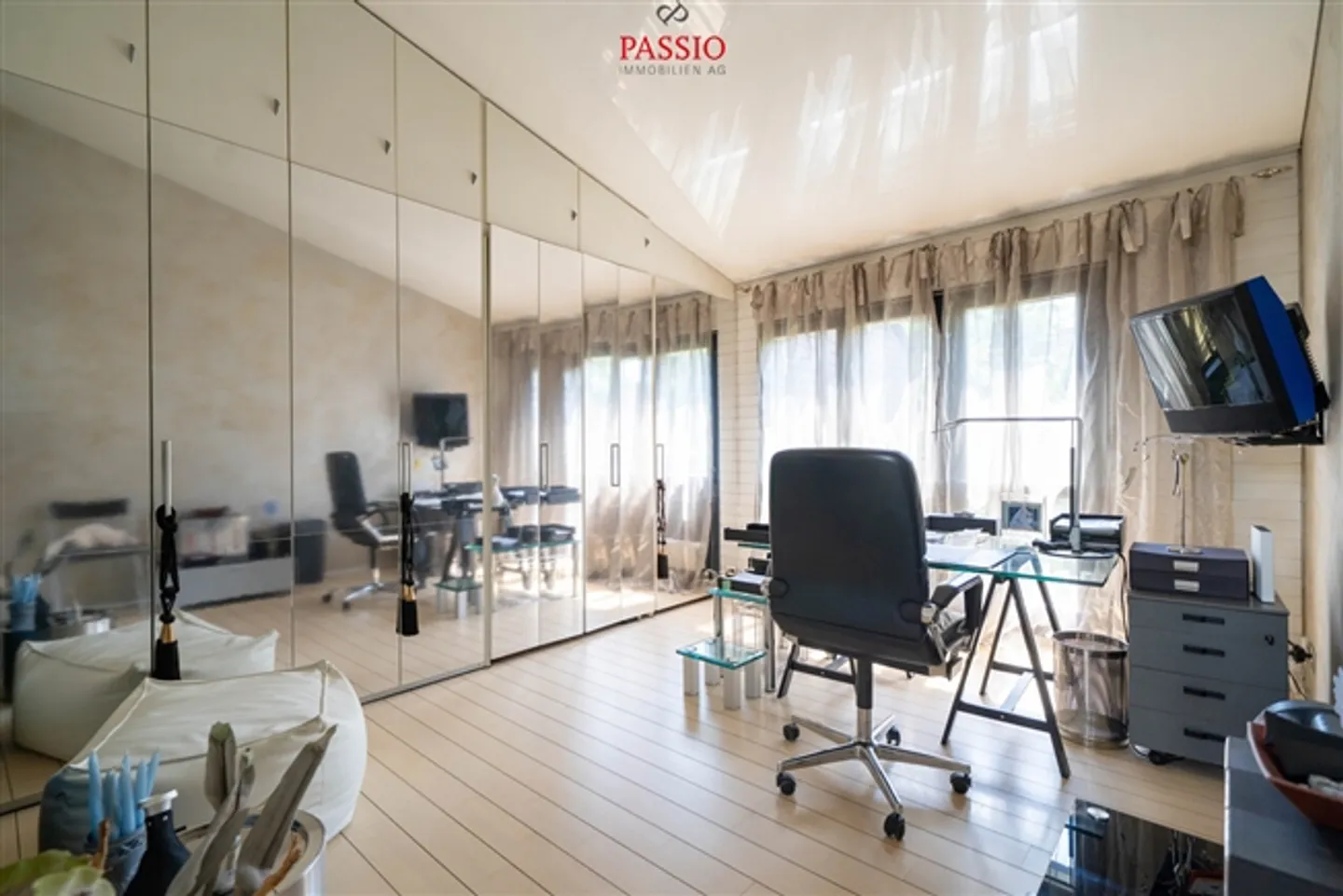 Unique 6.5-room terraced single-family house with large garden - Photo 16 of 18