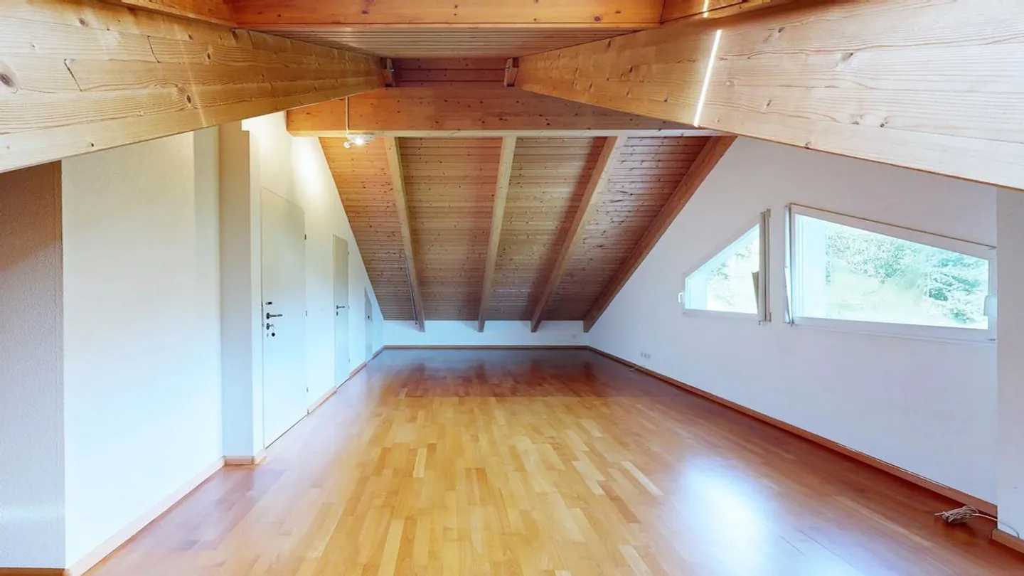 Bright 5.5-room semi-detached house with carport and two outdoor parking spaces - Photo 9 of 14