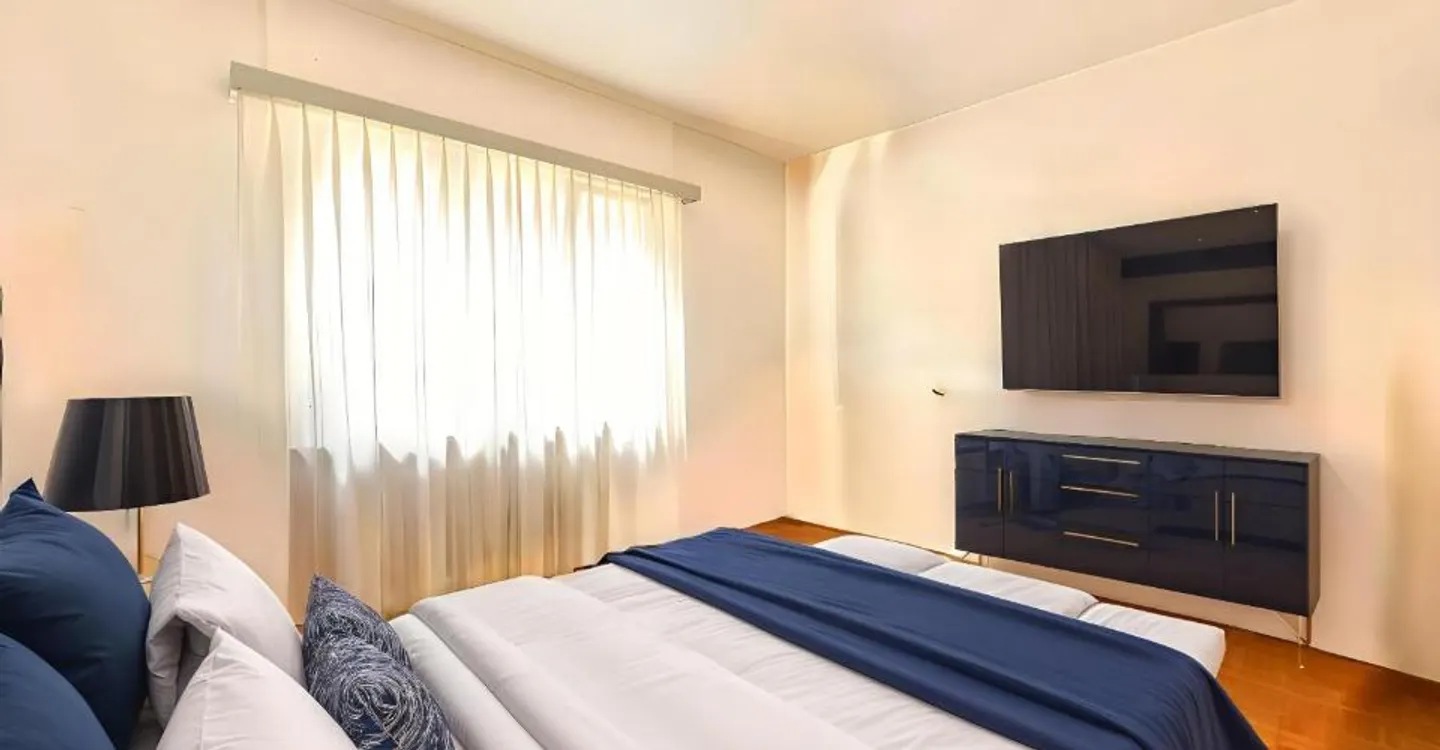 Geräumiges 5,5-Zimmer-Haus mit bebaubarem Garten (R2) und 4 Garagen in Bedano TI - Foto 7 von 8