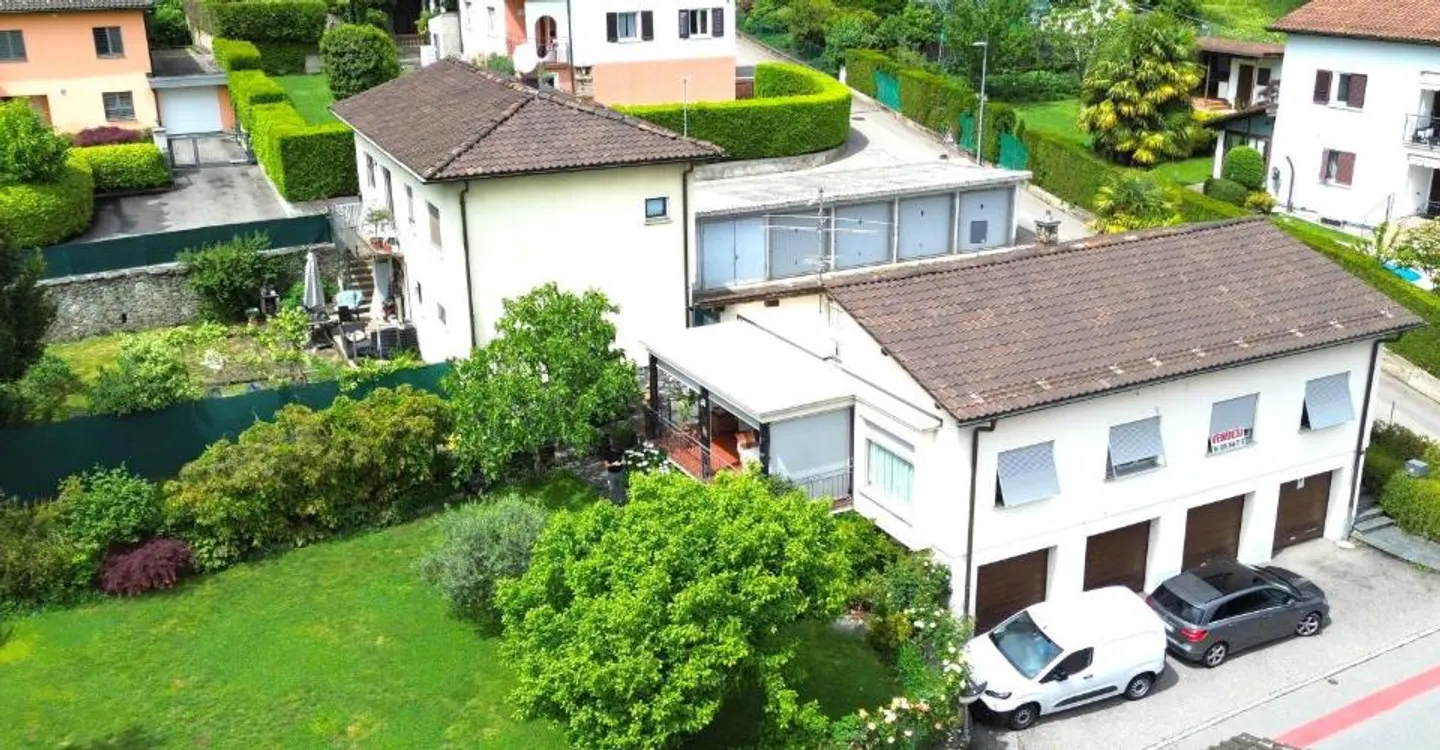 Geräumiges 5,5-Zimmer-Haus mit bebaubarem Garten (R2) und 4 Garagen in Bedano TI - Foto 8 von 8