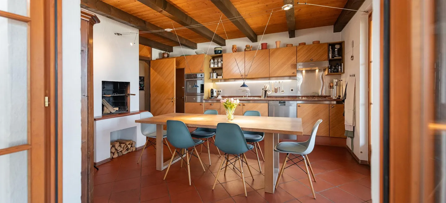 Two-family architect house in a fantastic location with a view - Photo 7 of 16