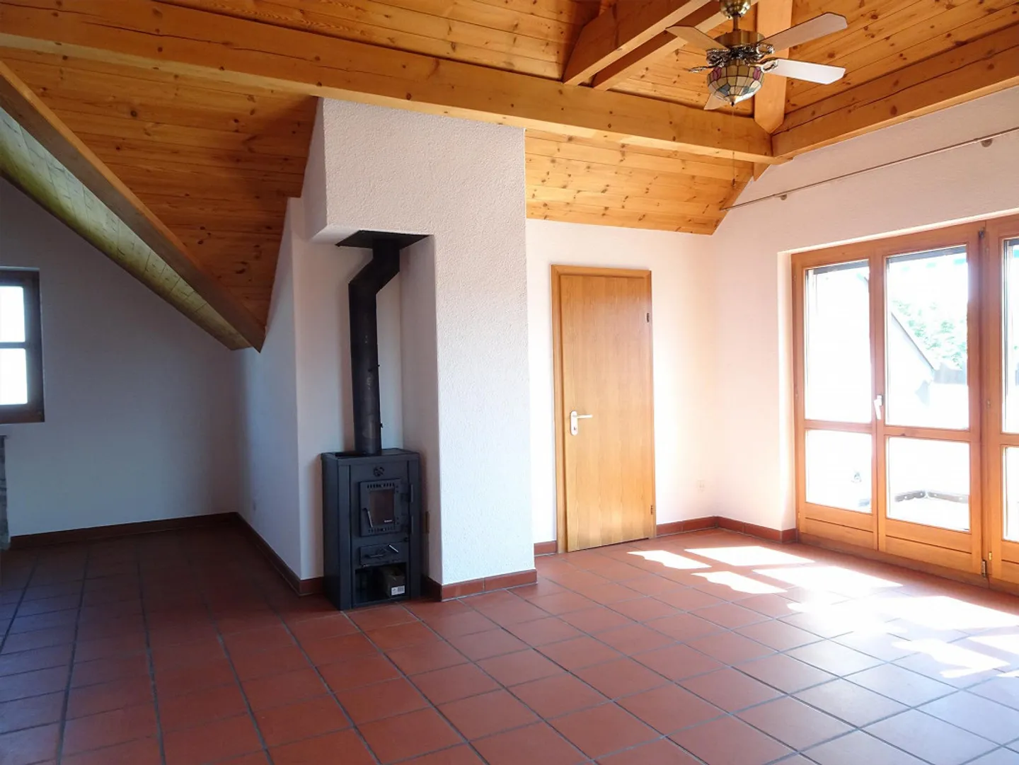 Belle appartement de 2,5 pièces dans un emplacement idéal / pas de bloc résidentiel - Photo 2 sur 11