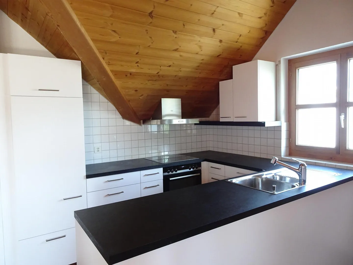Belle appartement de 2,5 pièces dans un emplacement idéal / pas de bloc résidentiel - Photo 3 sur 11