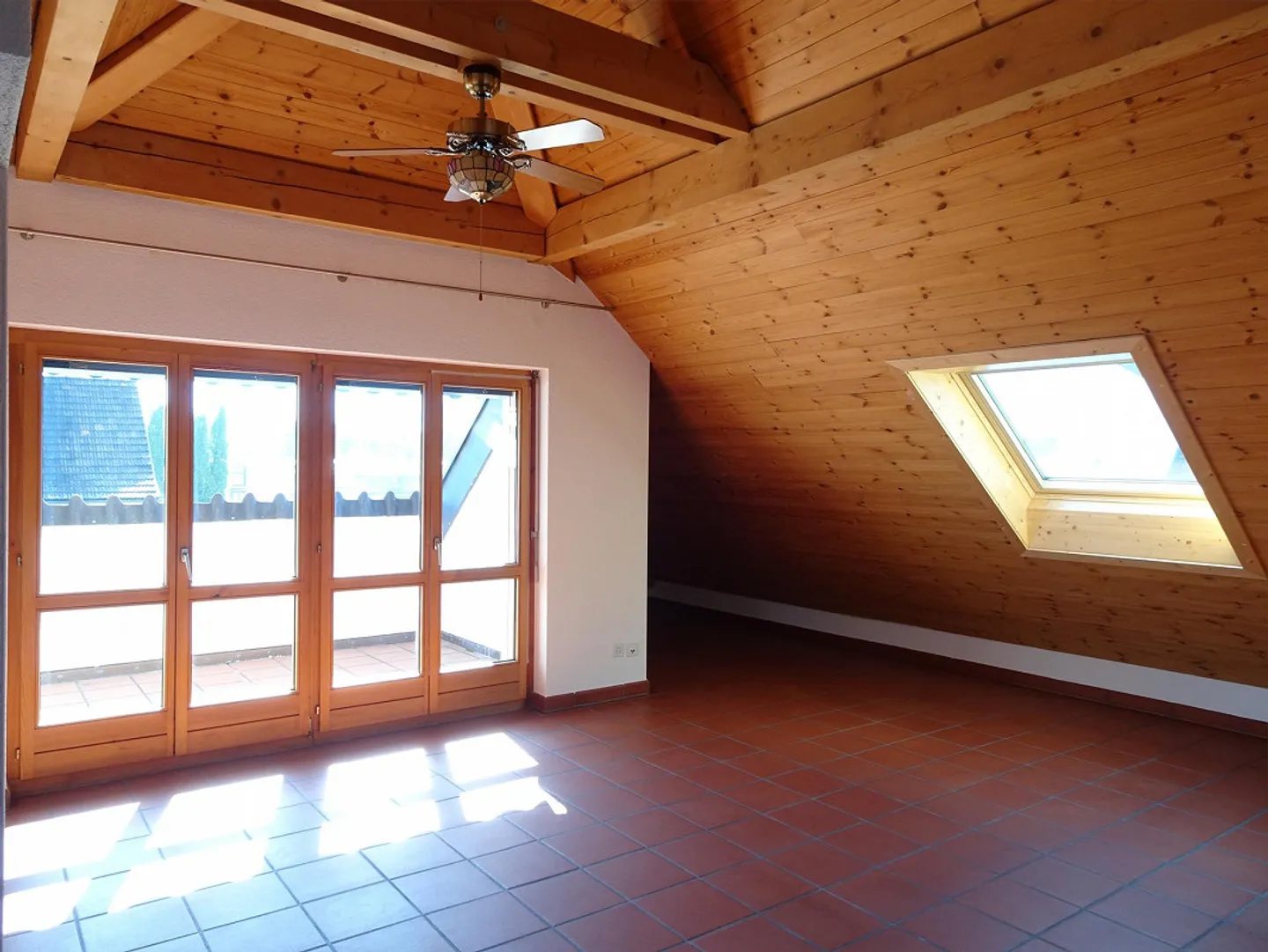 Belle appartement de 2,5 pièces dans un emplacement idéal / pas de bloc résidentiel - Photo 1 sur 11
